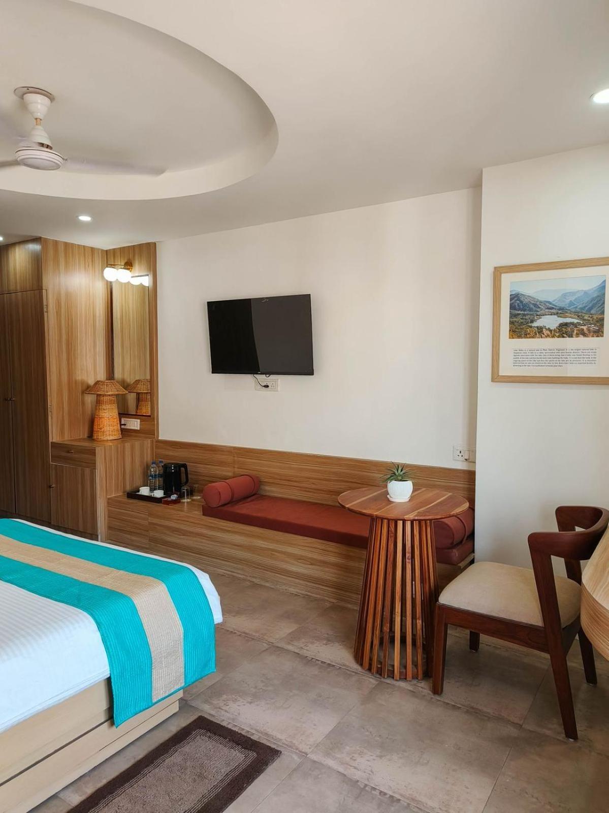 Hotel Lake Shilloi Dimāpur Extérieur photo