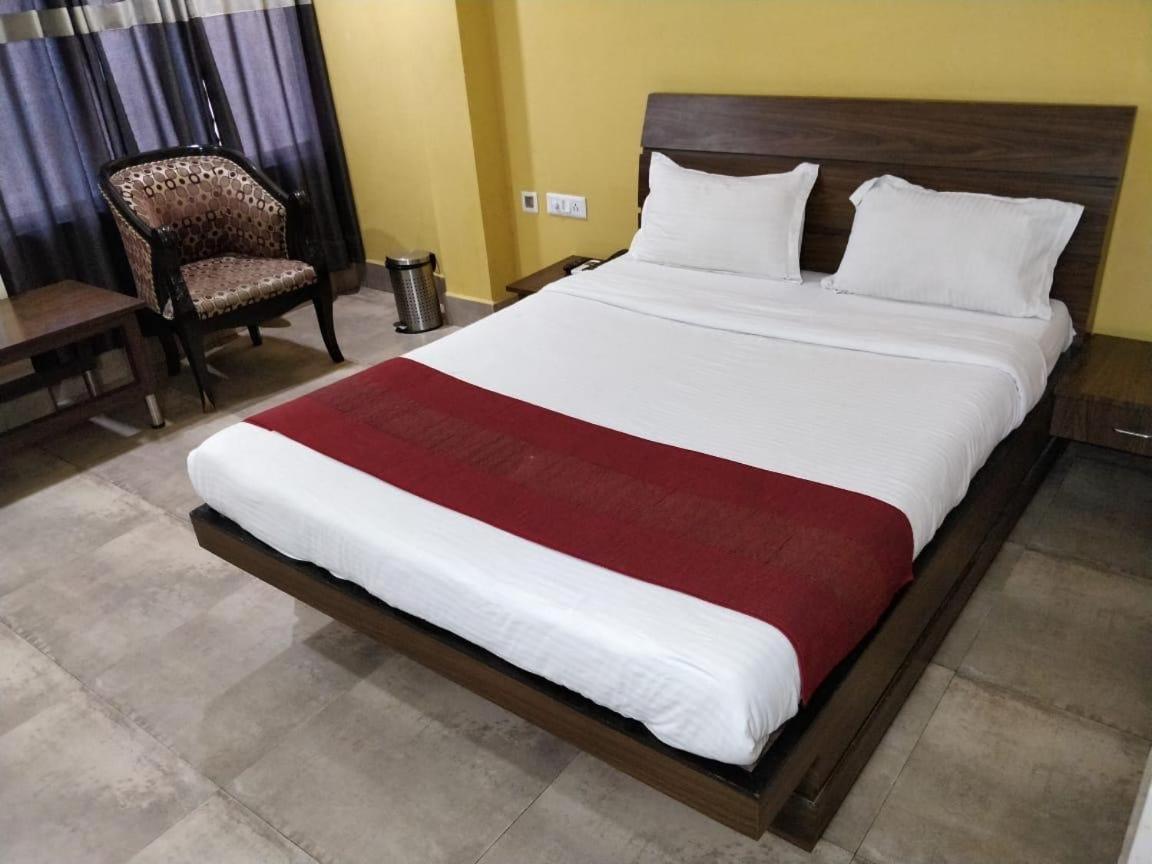 Hotel Lake Shilloi Dimāpur Extérieur photo