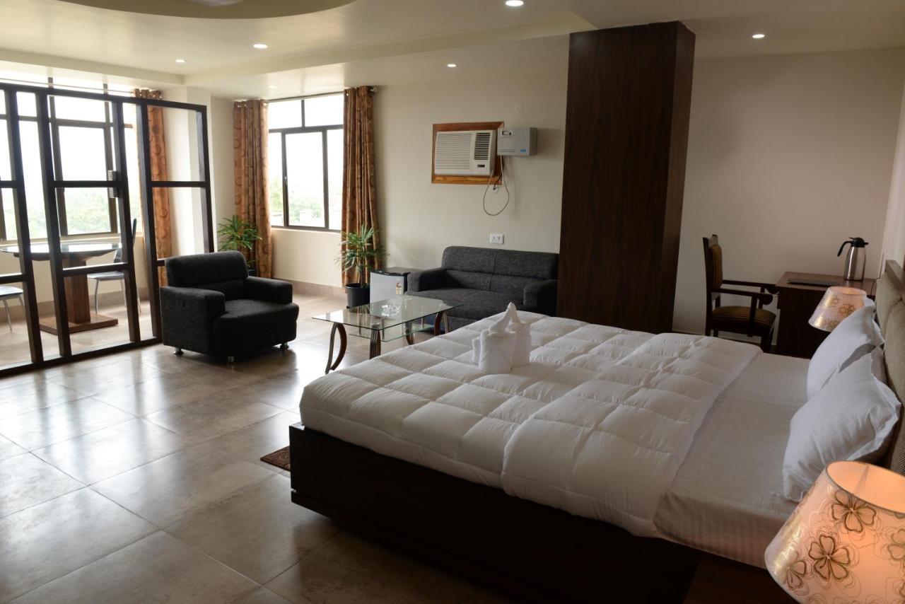 Hotel Lake Shilloi Dimāpur Extérieur photo